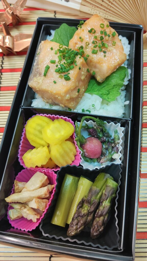 Bento mit Knoblauchsrauke